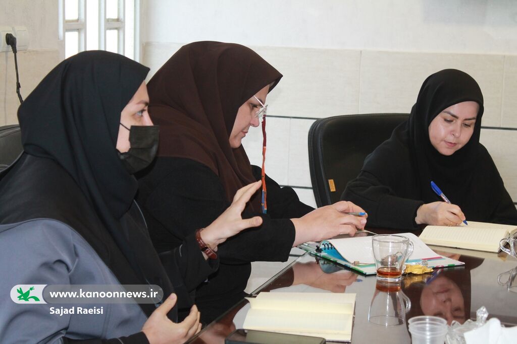 نشست بررسی برنامههای مراکز کانون خوزستان برای دهه فجر و اعیاد شعبانیه