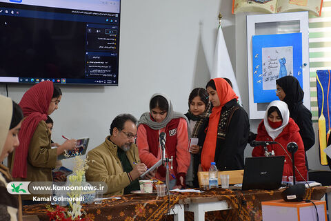 نشست ادبی «دو پنجره» در کانون پرورش فکری لرستان