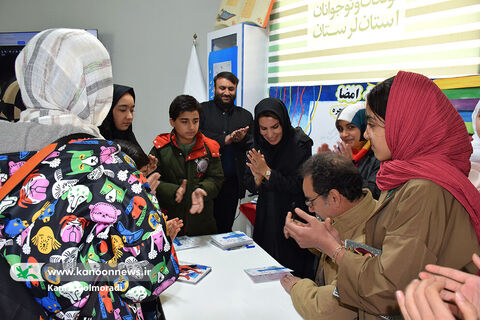 نشست ادبی «دو پنجره» با حضور غلامرضا بکتاش در خرم آباد لرستان برگزار شد-۱