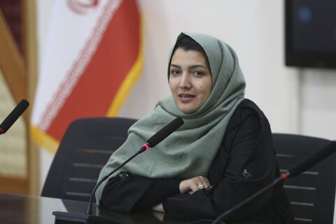 حمیده پازوکی، همسر شهید و مادر شهیدان آیما و هیلدا زینلیدر نشست    آغاز داوری رده ملی و بین‌المللی بیست و هفتمین جشنواره‌ بین‌المللی قصه‌گویی