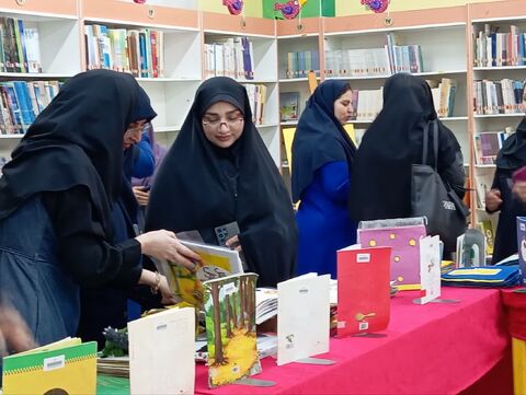 گزارش تصویری / افتتاح نخستین نمایشگاه کتاب های حسی و لمسی در بندرعباس