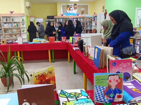گزارش تصویری / افتتاح نخستین نمایشگاه کتاب های حسی و لمسی در بندرعباس