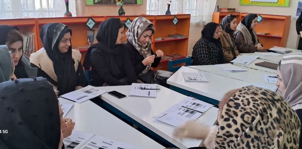 سومین نشست آموزش خانوادهها در برابر اعتیاد در کنگاور برگزار شد