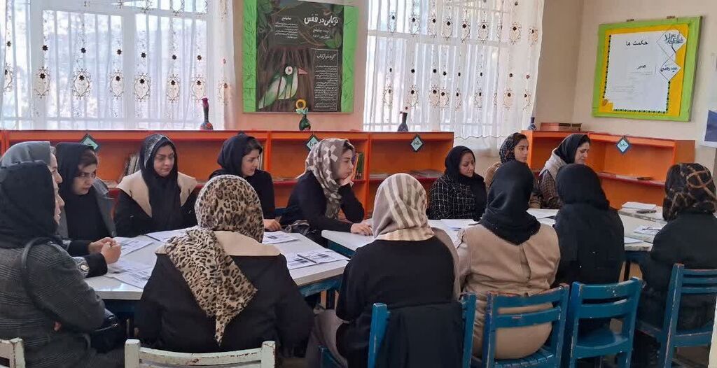 سومین نشست آموزش خانوادهها در برابر اعتیاد در کنگاور برگزار شد