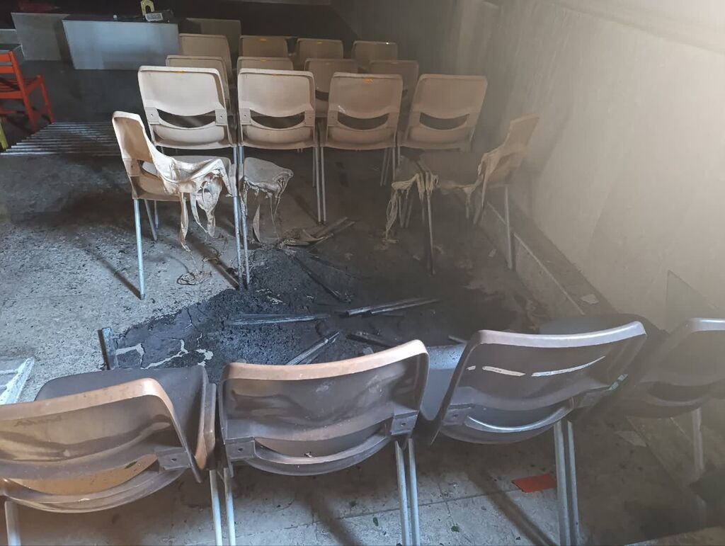 تخریب سالن نمایش مرکز پارک لاله بندرعباس در اغتشاشات اخیر