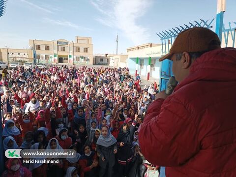 تماشاخانه سیار کانون پرورش فکری کودکان و نوجوانان در زاهدان