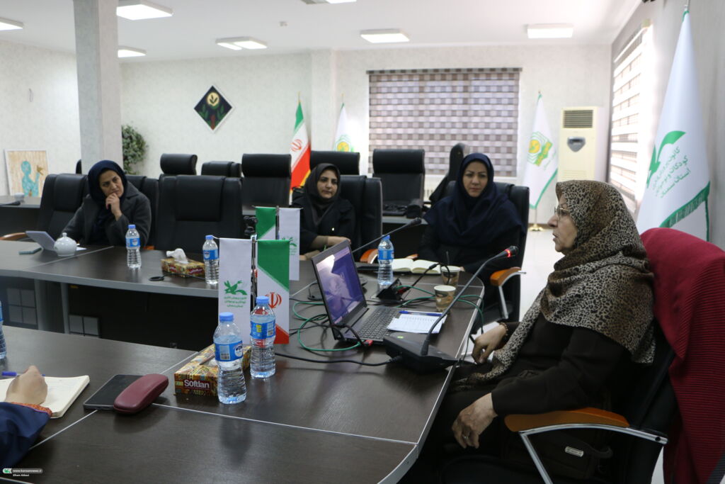 دوره آموزش «روش‌های مؤثر ارتباط با کودکان و نوجوانان» در کانون سمنان برگزار شد