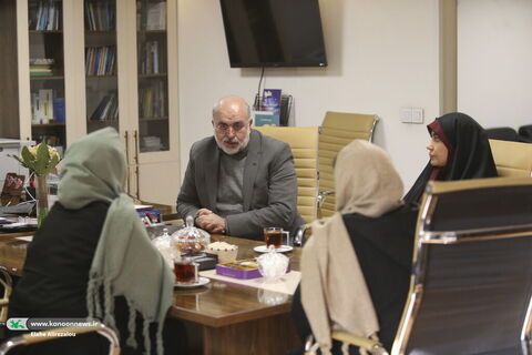 فرهاد فلاح معاون فرهنگی کانون و رئیس جشنواره قصه‌گویی در داوری رده ملی و بین‌المللی بیست و هفتمین جشنواره بین‌المللی قصه‌گویی