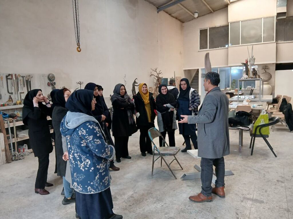 برگزاری دوره «طراحی احجام هندسی» ویژه مربیان هنری استان