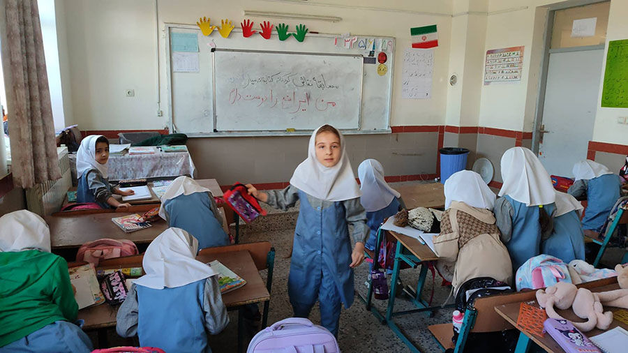 مسابقه نقاشی «من ایرانم را دوست دارم» در روستای نوشار اردبیل برگزار شد