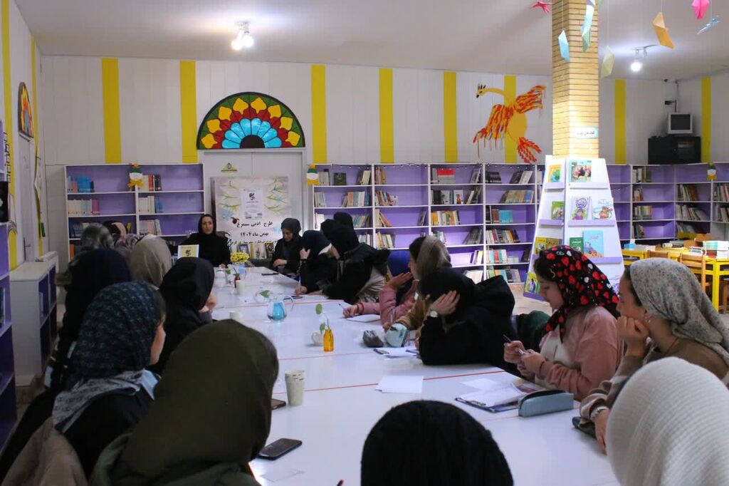 برگزاری کارگاه داستان‌نویسی سیمرغ در کانون پرورش فکری شهرستان درگزین