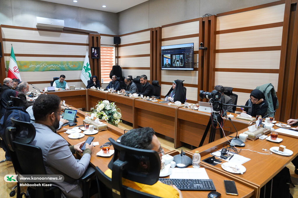 ضرورت اتخاذ راهبردهایی در جنگ نرم با محوریت خانواده، کانون و مسجد