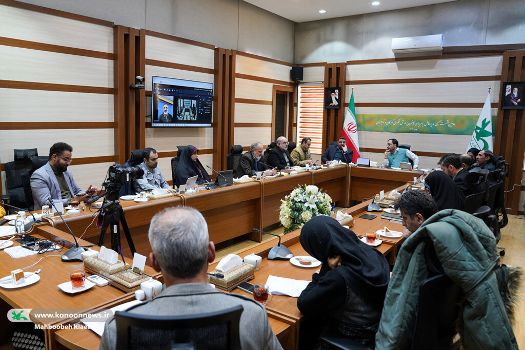 ضرورت اتخاذ راهبردهایی در جنگ نرم با محوریت خانواده، کانون و مسجد