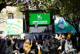 گزارش تصویری/ شهرستان حاجی آباد نخستین مقصد تماشاخانه سیارکانون پرورش فکری کودکان و نوجوانان