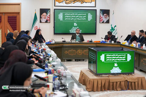 نشست صمیمی مدیرعامل کانون با کارشناسان روابط عمومی سراسر کشور