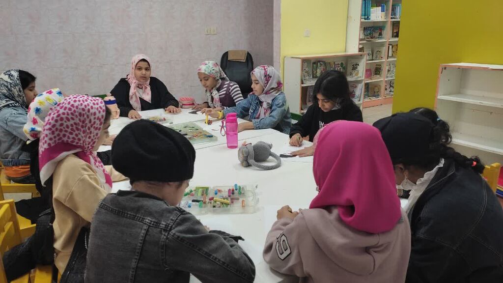 استقبال پرشور دانش آموزان و والدین&nbsp; از نمایشگاه کتابهای حسی و لمسی دربندرعباس