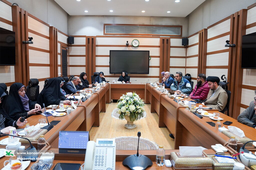 تدارک ۲۲ غرفه در مسیر راهپیمایی/ استفاده از ظرفیت هنرمندان و نویسندگان نامآشنا دربرنامههای دهه فجر