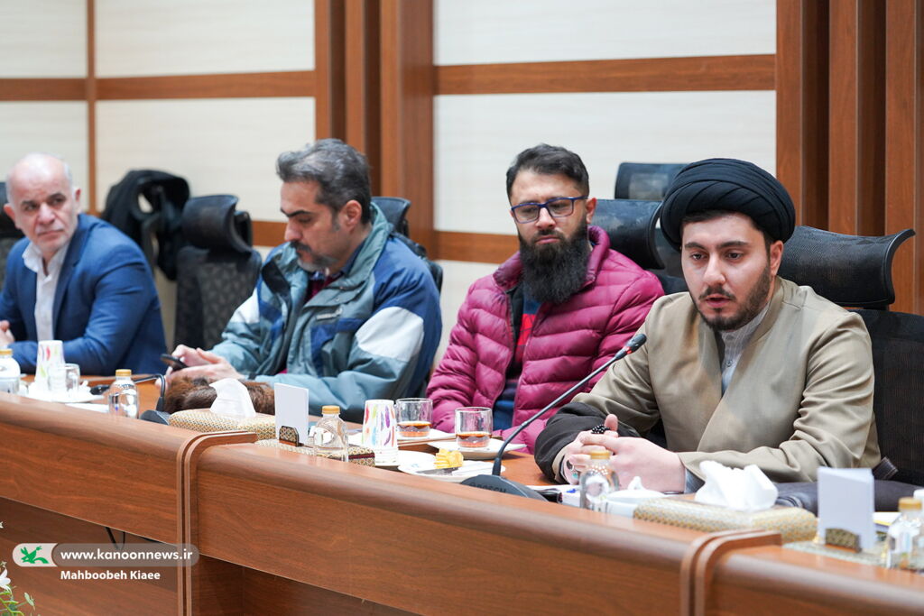 تدارک ۲۲ غرفه در مسیر راهپیمایی/ استفاده از ظرفیت هنرمندان و نویسندگان نامآشنا دربرنامههای دهه فجر