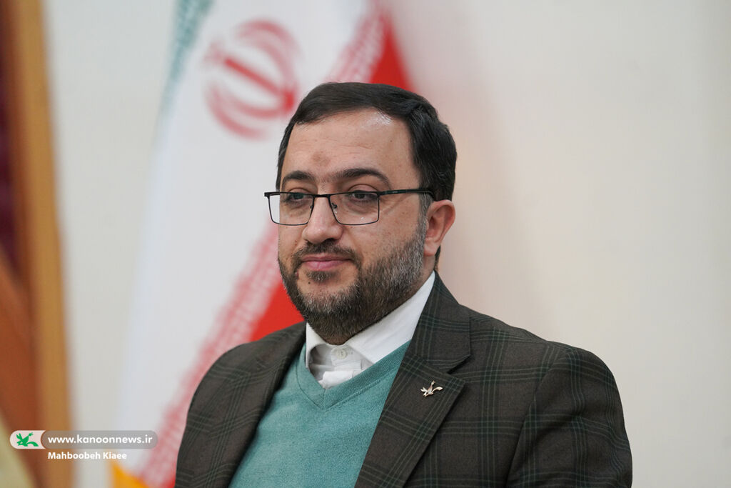 نشست صمیمی مدیرعامل کانون با کارشناسان روابط عمومی سراسر کشور قدمهایتان در راه کسب علم و دانش استوار باشد