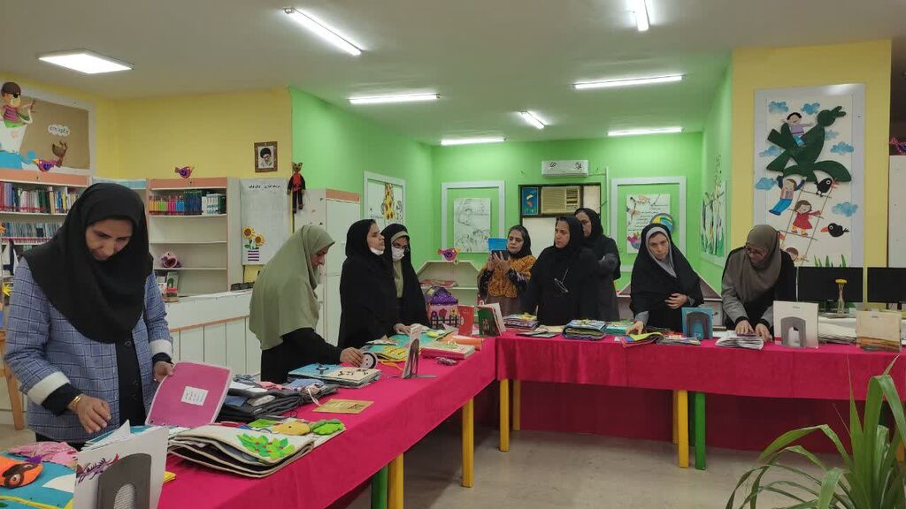 نقد و بررسی کتابهای حسی و لمسی توسط معلمان مدارس استثنایی بندرعباس