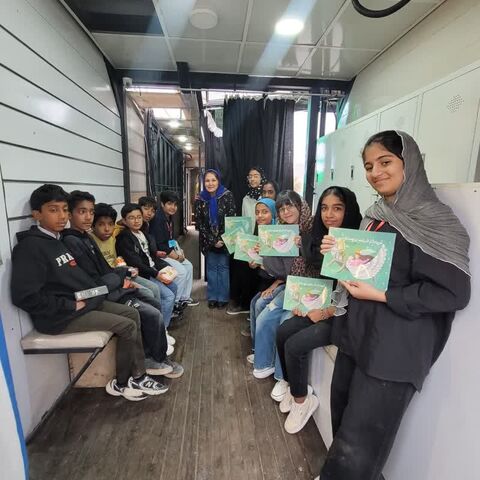 حضور تماشاخانه سیار کانون پرورش فکری کودکان ونوجوانان در فین و چهچکور