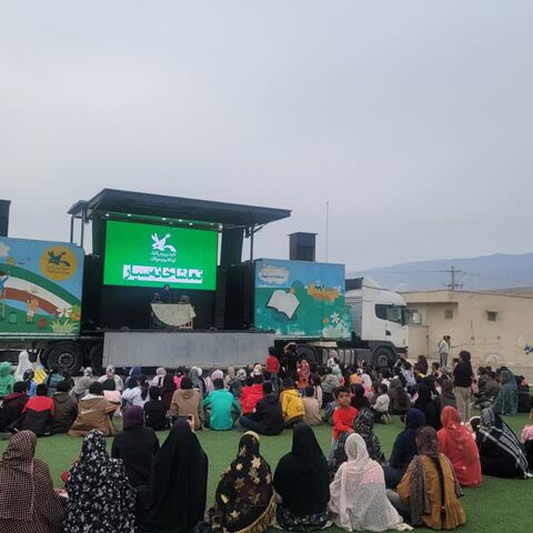 حضور تماشاخانه سیار کانون پرورش فکری کودکان ونوجوانان در فین و چهچکور