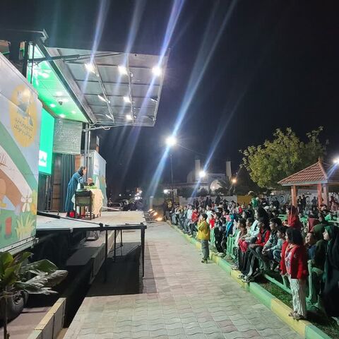 استقبال بیش از یک هزار نفر در بندرعباس از اجرای تماشاخانه سیار کانون پرورش فکری