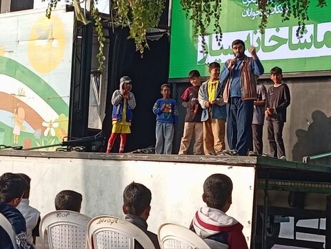 استقبال بیش از یک هزار نفر در بندرعباس از اجرای تماشاخانه سیار کانون پرورش فکری