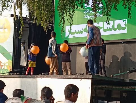 استقبال بیش از یک هزار نفر در بندرعباس از اجرای تماشاخانه سیار کانون پرورش فکری