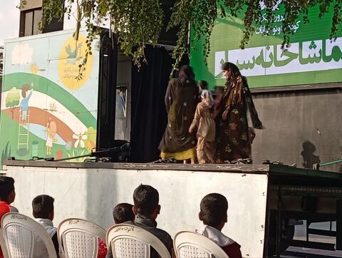 استقبال بیش از یک هزار نفر در بندرعباس از اجرای تماشاخانه سیار کانون پرورش فکری