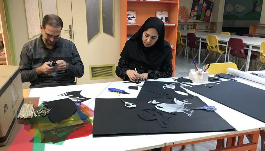 تولید نمایش «گربهها و خروسها» در مرکز شماره ۲ کرمانشاه