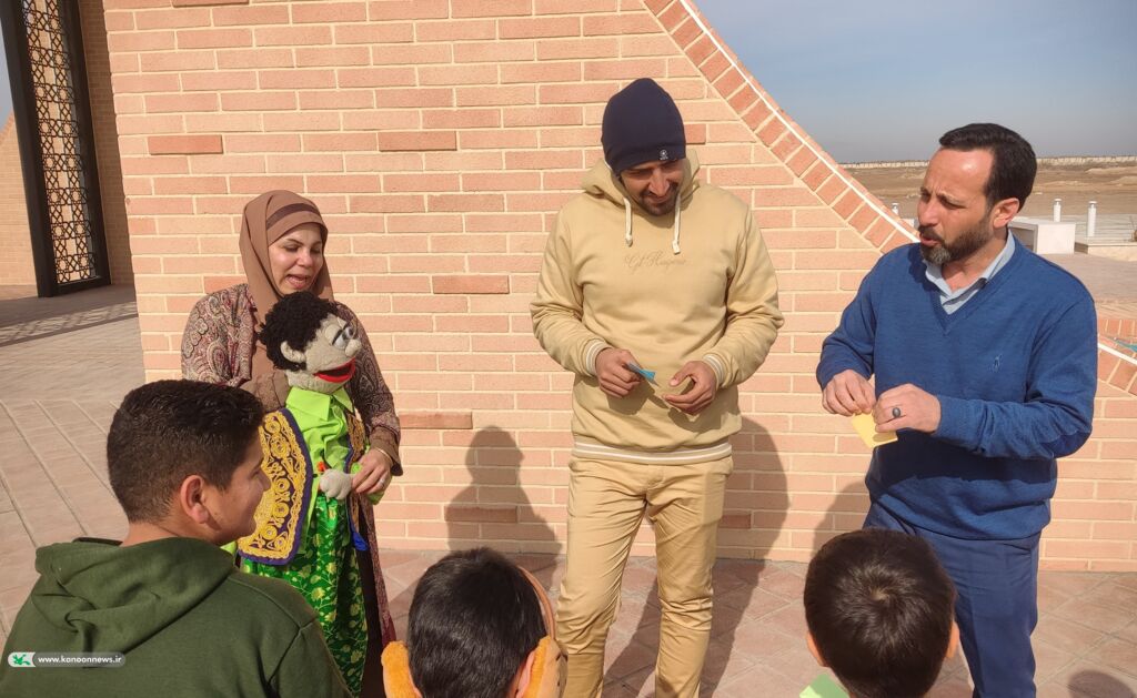 اجرای برنامه‌های فرهنگی و هنری کانون در یادمان شهدای گمنام دارخوین