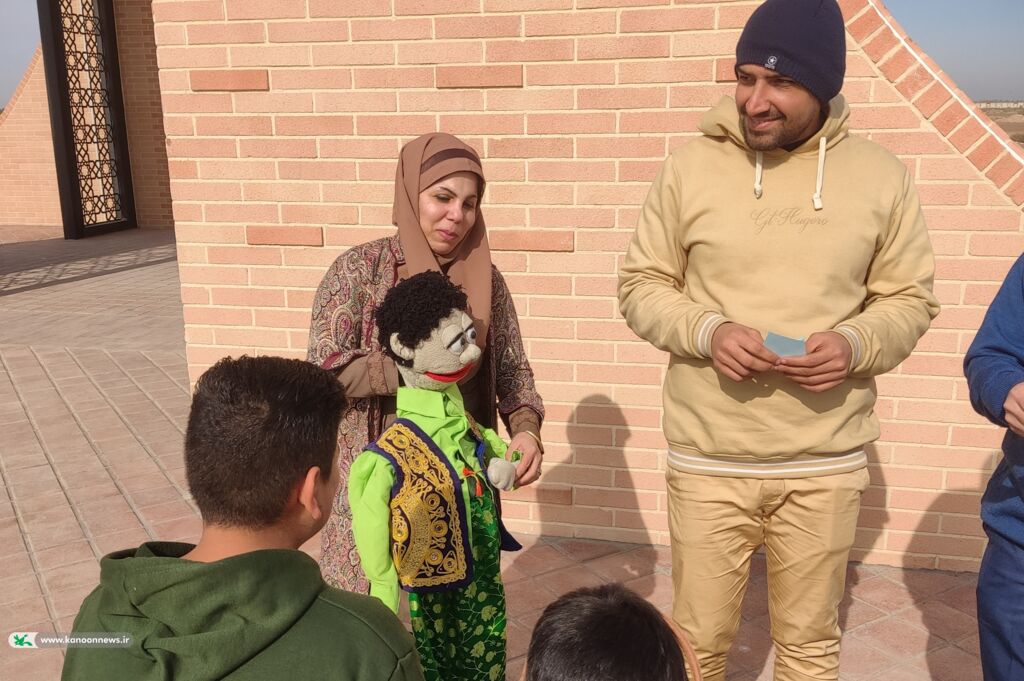 اجرای برنامه‌های فرهنگی و هنری کانون در یادمان شهدای گمنام دارخوین