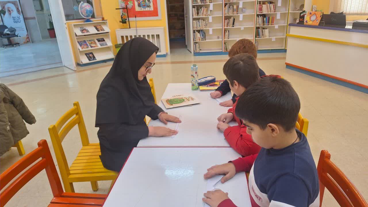 اجرای فعالیت «دنیا، از پشت عینک من» در مرکز میاندوآب