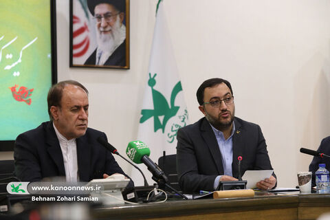 حمیدرضا جاجی بابایی رئیس ستاد مرکزی دهه فجر و جامد علامتی مدیرعامل کانون در چهارمین نشست کمیته کودک و نوجوان ستاد دهه فجر انقلاب اسلامی