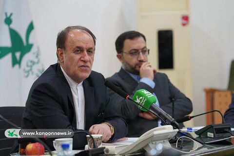 حمیدرضا جاجی بابایی رئیس ستاد مرکزی دهه فجر و جامد علامتی مدیرعامل کانون در چهارمین نشست کمیته کودک و نوجوان ستاد دهه فجر انقلاب اسلامی