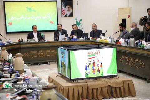 رونمایی از پوستر دهه فجر در چهارمین نشست کمیته کودک و نوجوان ستاد دهه فجر