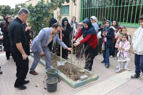 نشست دو پنجره-1404