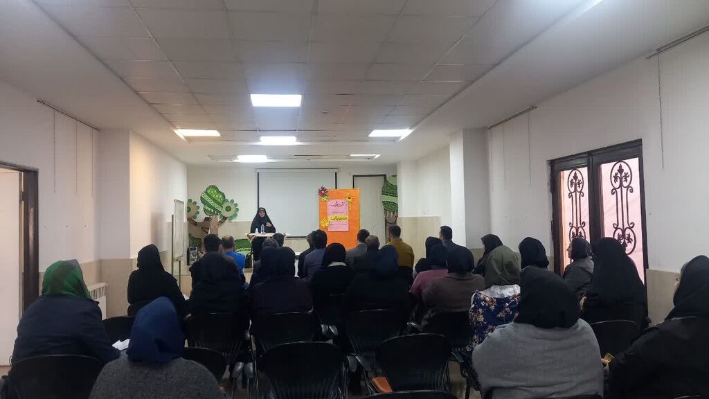 نشست آموزشی «تبیین مسائل روز» در کانون البرز