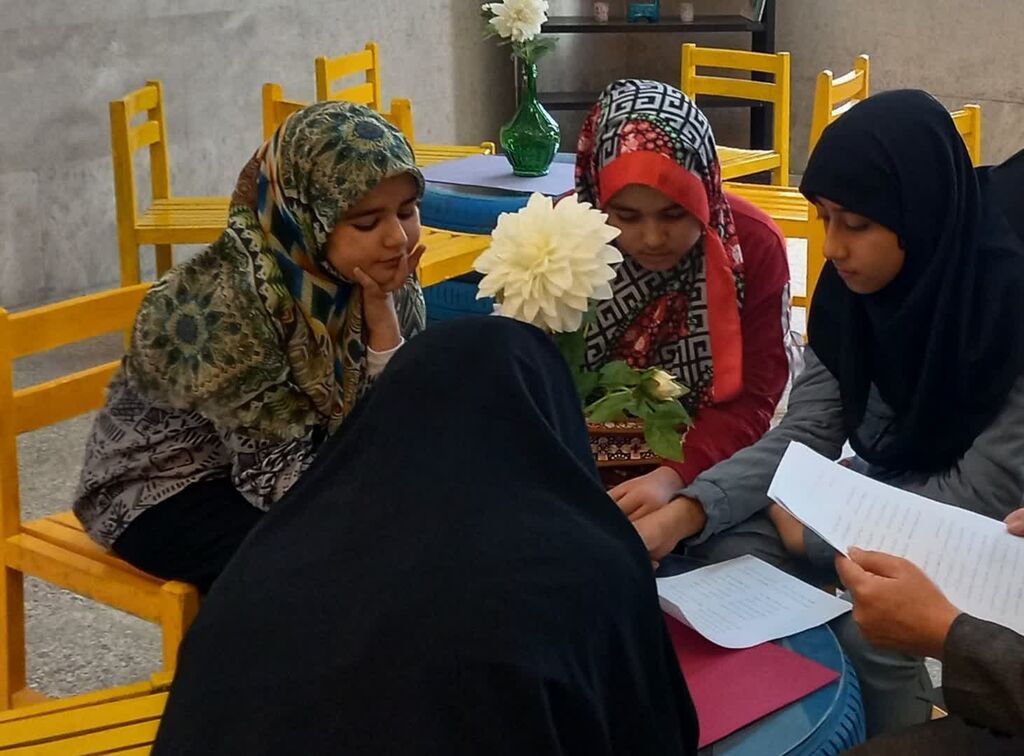 اعضای مرکز شماره ۱۱ کانون کرمانشاه با برنامه «حافظان حافظ»