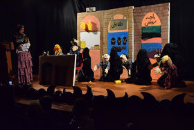 قصه شیرین «طوطی و بقال» به روی صحنه رفت