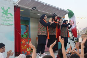 آغاز دهه فجرهمراه باتماشاخانه سیارکانون استان تهران در روستای تورقوز آباد