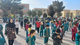 مربیان دامغان آغاز دهه فجر را با زنگ انقلاب، سرود، کارگاه اوریگامی و قصه‌گویی گرامی داشتند