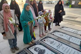 آغاز فعالیت‌های دهه فجر با غبارروبی گلزار شهدا