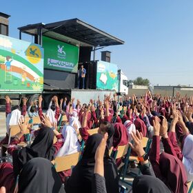 حضور تماشاخانه سیار کانون پرورش فکری در منطقه جاسک و لیردف