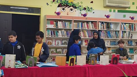 بازدید بیش از ۶۰ کودک اوتیسم از نمایشگاه کتاب‌های حسی‌ـ‌لمسی در کانون فراگیر بندرعباس