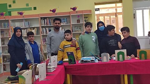 بازدید بیش از ۶۰ کودک اوتیسم از نمایشگاه کتاب‌های حسی‌ـ‌لمسی در کانون فراگیر بندرعباس