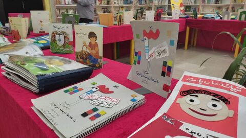 بازدید بیش از ۶۰ کودک اوتیسم از نمایشگاه کتاب‌های حسی‌ـ‌لمسی در کانون فراگیر بندرعباس