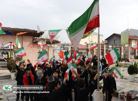 ادای احترام کودکان و نوجوانان گیلانی به شهیدان