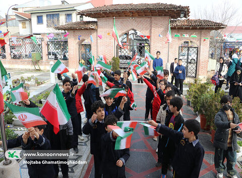 ادای احترام کودکان و نوجوانان گیلانی به شهیدان